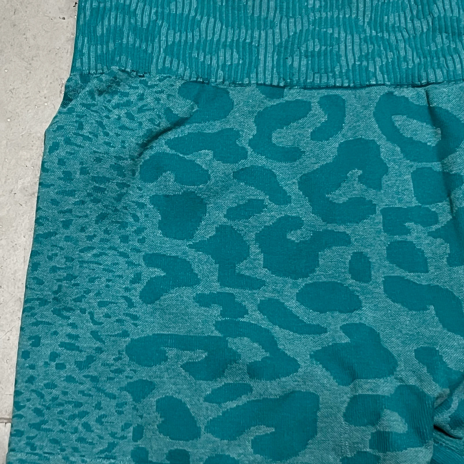 Shorts deportivos turquesa animal print  – photo 10